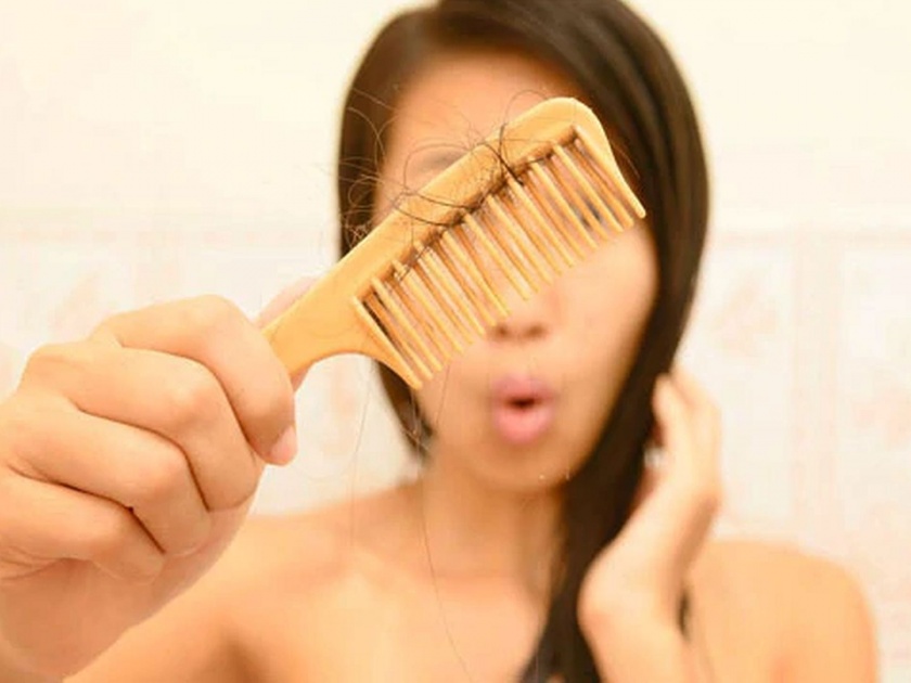 Want to make hair stronger first take care of scalp | केसगळतीच्या कारणांपैकी 'हे' आहे एक मुख्य कारण, कशी घ्याल काळजी?