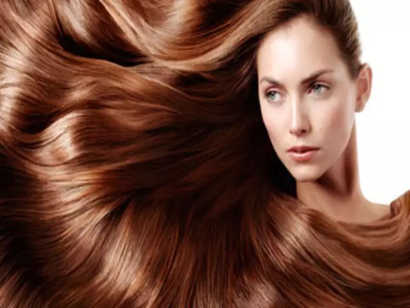 Lifestyle hair care tips smoothening or hair straightening what is better | हेअर स्मूदनिंग की स्ट्रेटनिंग; केसांसाठी काय ठरतं फायदेशीर?