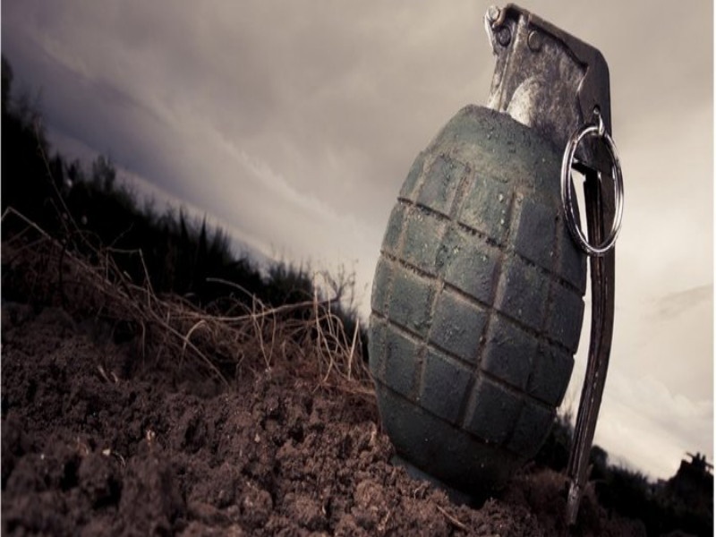 horrable ..! same Improvise hand grenades found on the Air Force school ground | खळबळजनक..! एअर फोर्स शाळेच्या मैदानावर आढळली इम्प्रोव्हाईज हँड ग्रेनेड सदृश वस्तू 