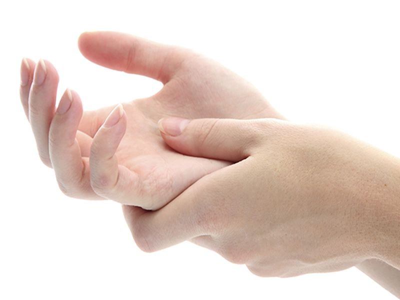 Frequent sweaty palms? Consult a specialist, hyperhidrosis may be a possibility | हाताच्या तळव्यांना वारंवार घाम येतोय? 'या' आजाराची शक्यता असू शकते