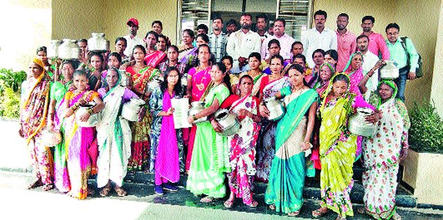 Igatpuri Tehsilvar Women's Handa Morcha | इगतपुरी तहसीलवर महिलांचा हंडा मोर्चा