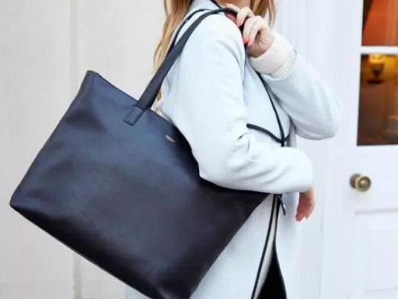 tips to take care of your handbag | हॅन्डबॅगची काळजी घेण्यासाठी 'या' टिप्स अवश्य वापरा!