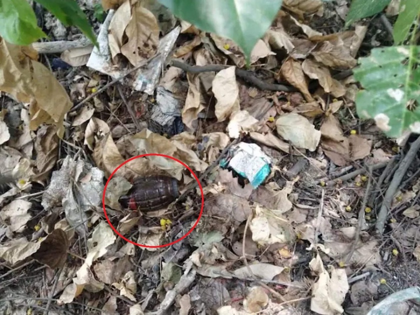 18 hand grenades found at Nirmali Kund Chowk in Ayodhya, seized by Military Intelligence | अयोध्येतील निर्मली कुंड चौकात सापडले 18 हँड ग्रेनेड, सुदैवाने मोठी घटना टळली