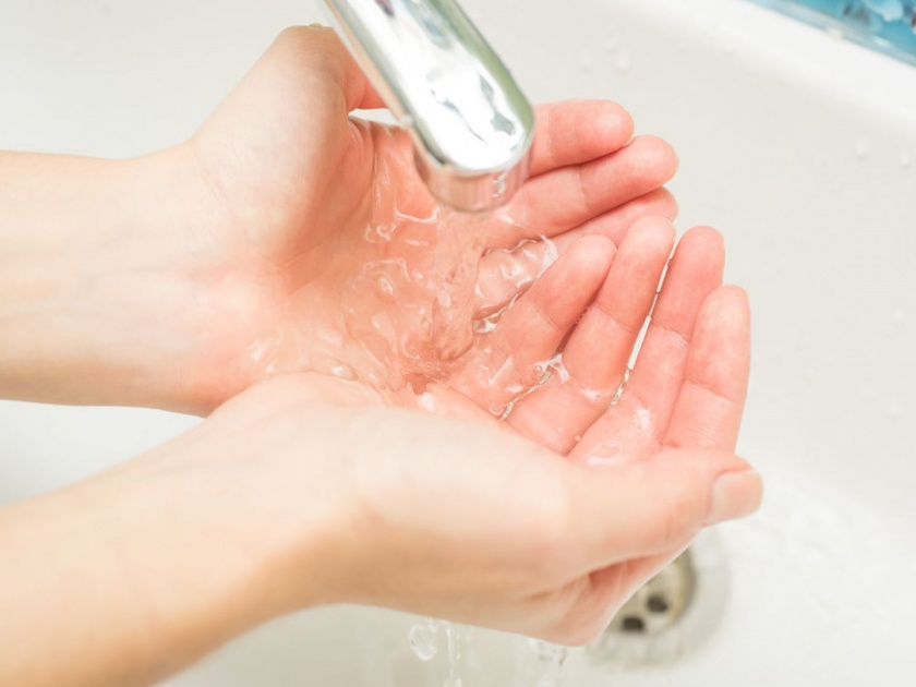 Sanitizer is better than soap myths and facts about Handwashing | हात धुण्यासाठी साबणापेक्षा सॅनिटायझर अधिक चांगलं, जाणून घ्या असेच काही गैरसमज!