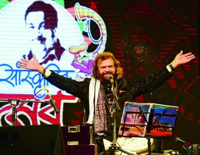 Padma Shree Hansraj Hans's Sufian folk music became a Nagpurkar | पद्मश्री हंसराज हंस यांच्या सुफियाना लोकसंगीताने नागपूरकर झाले दंग