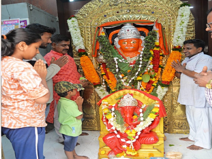 Hanuman Jayanti celebrated in a devotional atmosphere in Kolhapur | एक मुखानं बोला, बोला, जय हनुमान!; कोल्हापुरात भक्तीपूर्ण वातावरणात हनुमान जयंती साजरी