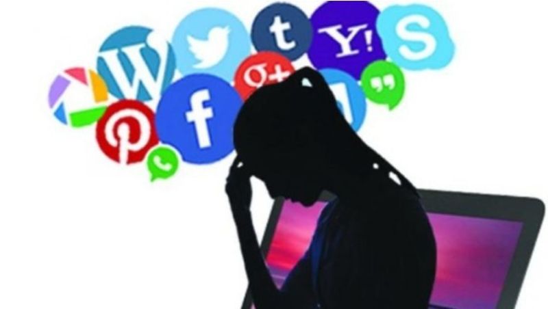 Harassment of women on social media too: 32 complaints | साेशल मीडियावरही महिलांचा छळ : ३२ तक्रारी
