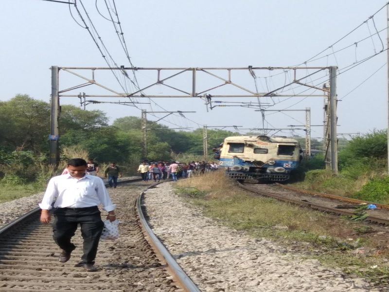 Harbor rail traffic jam, failure of overheat wire near Belapur station | हार्बर रेल्वेची वाहतूक ठप्प, बेलापूर स्थानकाजवळ ओव्हरहेड वायर तुटली