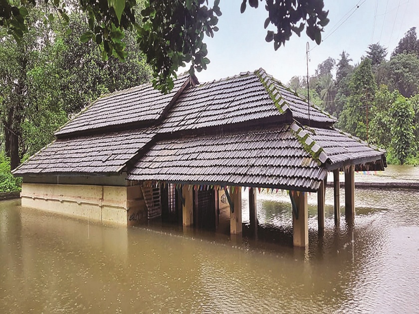Kajli river floods, first time in 66 years due to floods, Samb Deva Harinam week breaks up | रत्नागिरी: काजळी नदीला पूर, पुरामुळे ६६ वर्षांत प्रथमच सांब देवाच्या हरिनाम सप्ताहात खंड