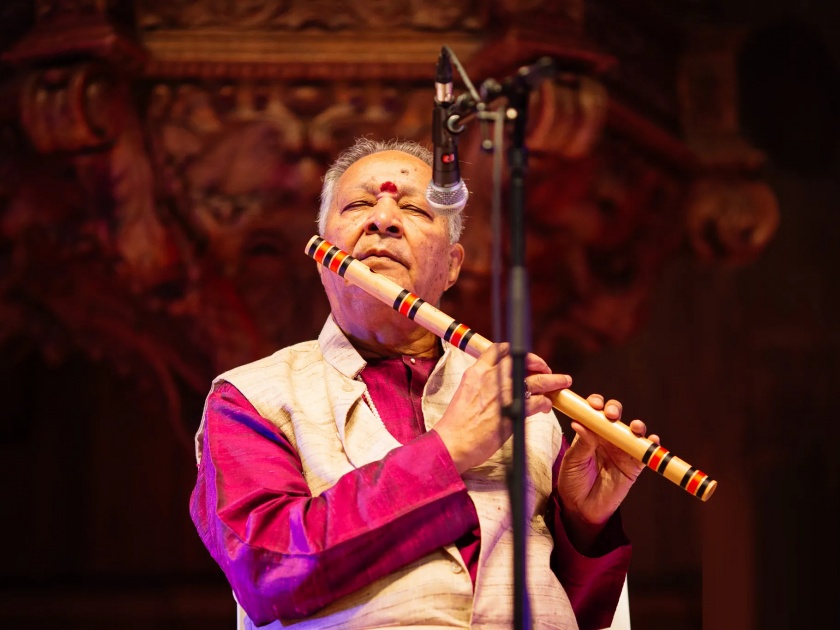 finger on the flute is not mine it is lord shri krishna said hariprasad chaurasia | बासरीवरचे बोट माझे नाही, ते ‘त्या’ हरीचे!
