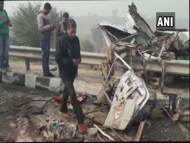 Haryana: 7 killed in 50 vehicle pileup on Rohtak-Rewari highway due to dense fog conditions | हरयाणामध्ये धुक्यामुळे 50 वाहनांचा अपघात, 7 जणांचा मृत्यू