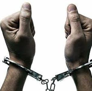 Police humanity Bhola; Escape of accused with handcuffs | पोलिसांना माणुसकी भोवली; हातकडीसह आरोपीचे पलायन