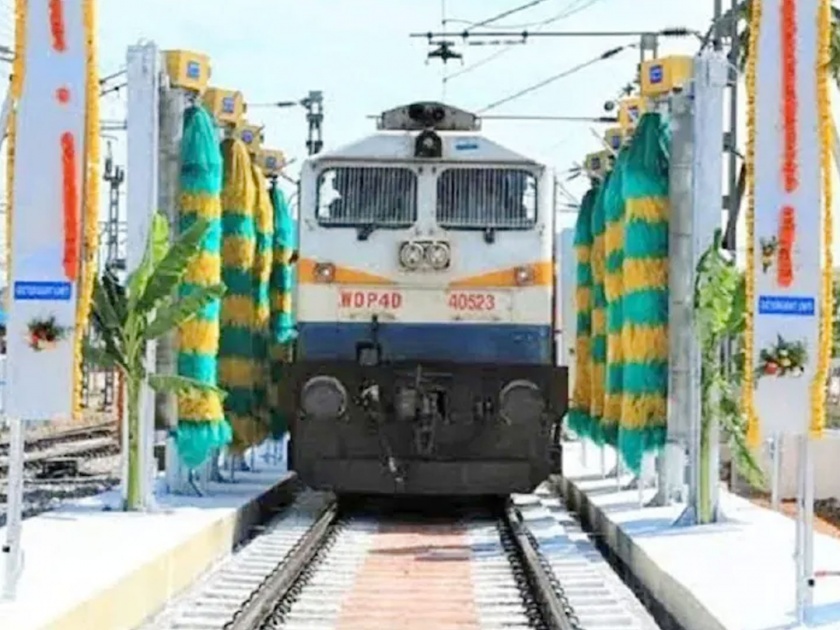 indian railways habibganj yard automatic washing plant clean train in 7 minutes and save water | Indian Railways: रेल्वेचे भन्नाट तंत्रज्ञान; फक्त ७ मिनिटांत स्वच्छ होणार संपूर्ण ट्रेन, हजारो लीटर पाणी वाचणार 