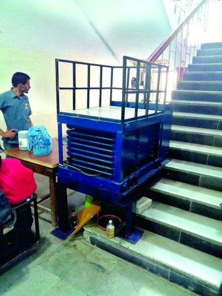 Special Lift for Bags in Nagpur High Court | नागपूर हायकोर्टात बस्त्यांसाठी लागली विशेष लिफ्ट