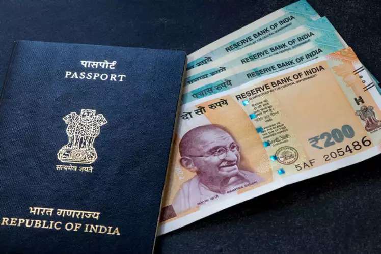Cheating in 15 states by fake passports and visas | बनावट पासपोर्ट व व्हिसाद्वारे १५ राज्यांतील लोकांची फसवणूक
