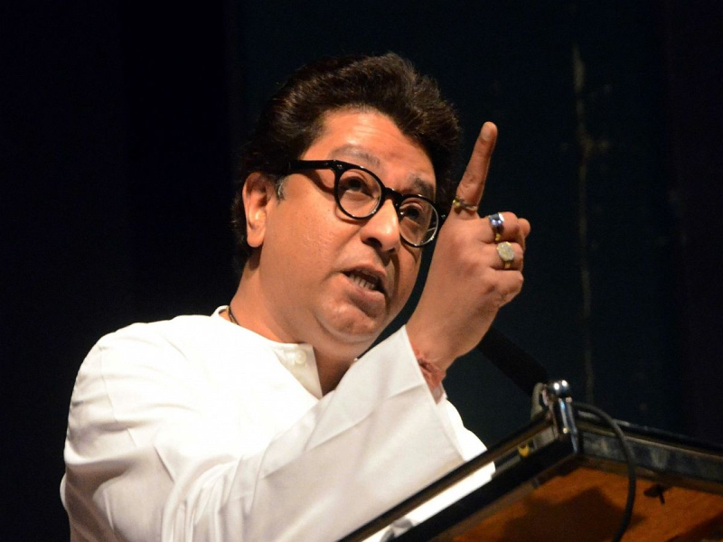 MNS chief Raj Thackeray has slammed Chief Minister Uddhav Thackeray pdc | निवडणुकांसाठीच लाॅकडाऊनचा घाट; मंदिरांसाठी लवकरच घंटानाद, राज ठाकरेंचा इशारा
