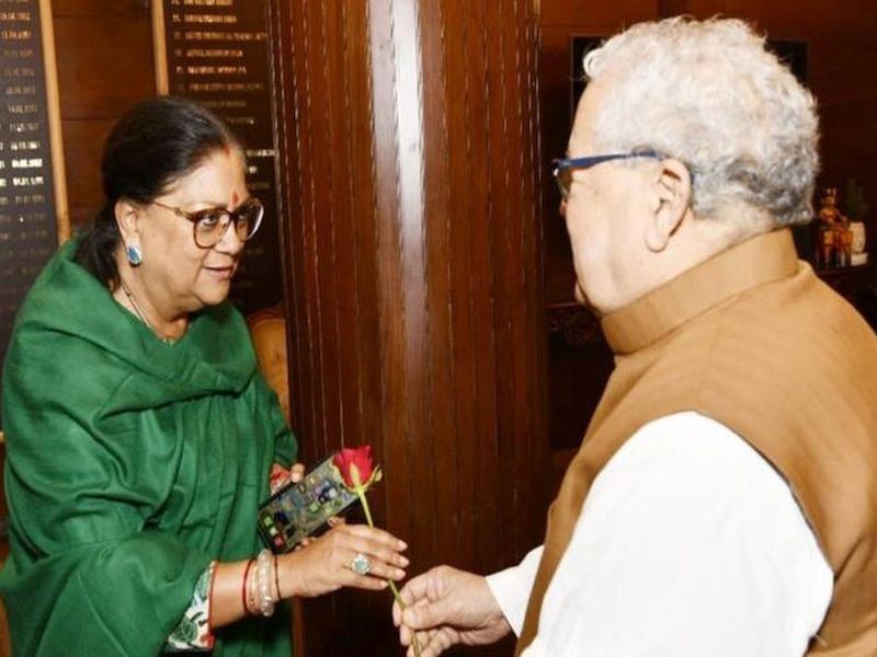 Rajasthan Assembly Election: Former CM Vasundhara Raje Scindia met Governor Kalraj Mishra separately. | गहलोत यांच्यानंतर वसुंधरा राजेंनीही घेतली राज्यपालांची भेट; निकालांआधी हालचाली वाढल्या