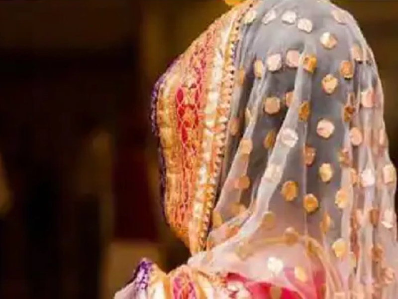 The wife ran away on the sixth day of the marriage, telling her brother that she was wearing rakhi pdc | अहो! भावाला राखी बांधून आली; लग्नानंतर सहाव्या दिवशी नववधू गायब, दलाल महिलाही फरार