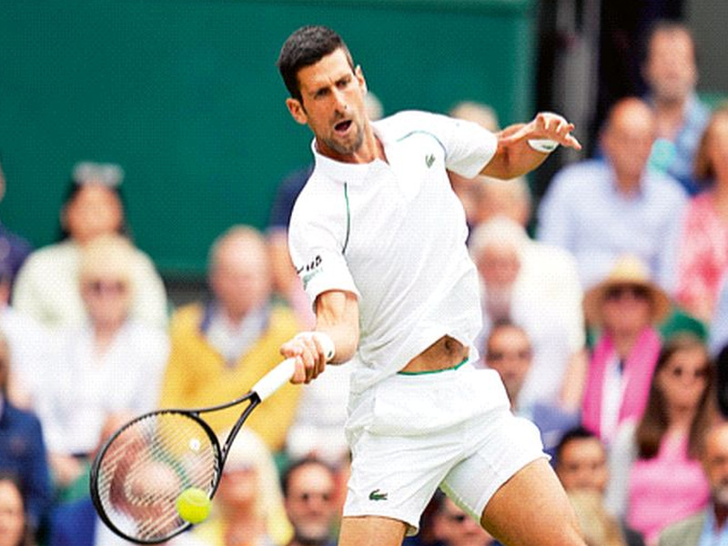 Roger Federer's horse race broken; Novak Djokovic in the semifinals | रॉजर फेडररची घोडदौड खंडित; नोवाक जोकोविच उपांत्य फेरीत