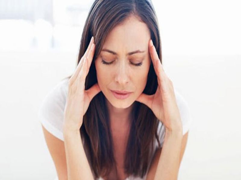 Easy home remedies to get rid off headache | डोकेदुखीने हैराण आहात? 'या' उपायांनी मिळेल आराम!