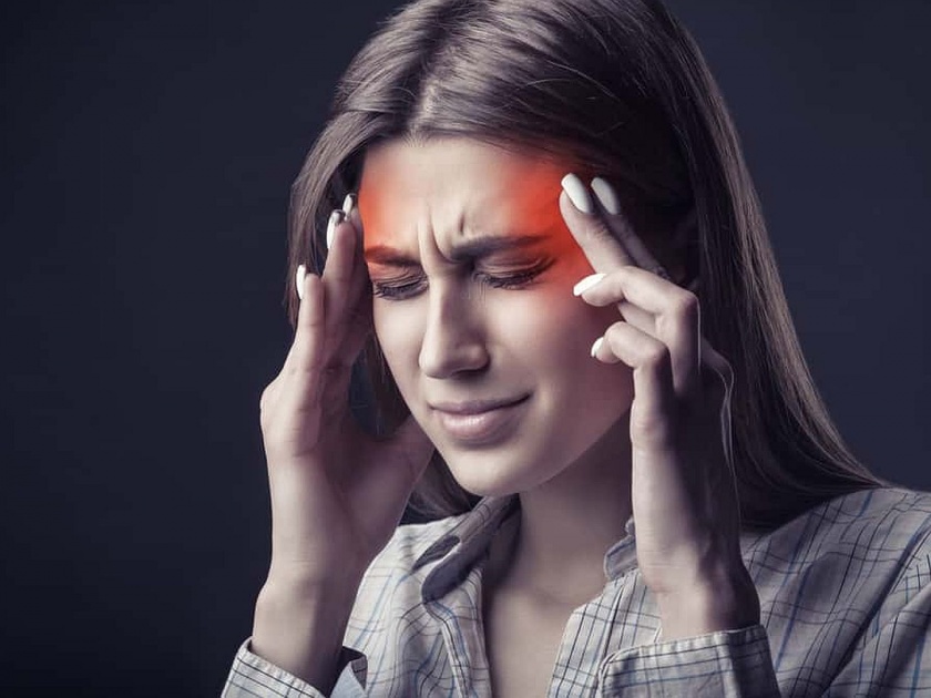 Do not take headache lightly it could be symptoms of serious disease | डोकेदुखीकडे अजिबात करू नका दुर्लक्ष, 'या' गंभीर आजारांचे असू शकतात संकेत