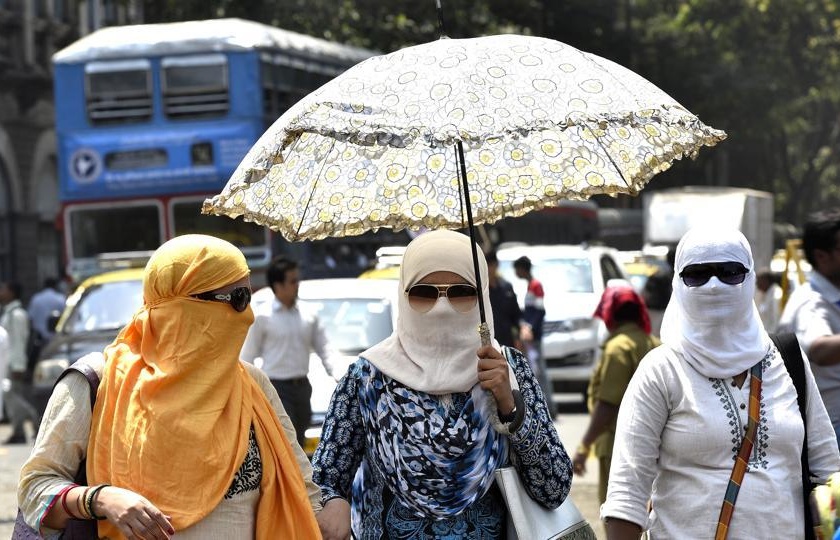 high temperature in mumbai | वाढता उकाडा मुंबईकरांना ‘ताप’दायक