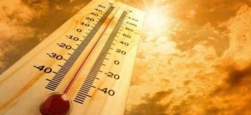 Heat wave in Akola district; Mercury at 41.7 degrees | अकोला जिल्ह्यात उष्णतेची लाट; पारा ४१.७ अंशावर