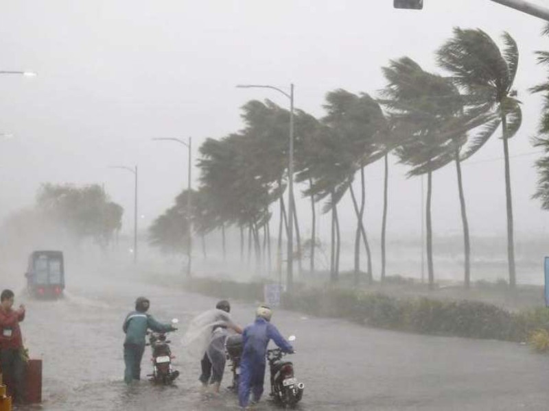 Cyclone warning to Tamil Nadu, Pondicherry; Chance of rain in Marathwada, Central Maharashtra including Vidarbha | तामिळनाडु, पाँडेचरीला चक्रीवादळाचा इशारा; विदर्भासह मराठवाडा, मध्य महाराष्ट्रात पावसाची शक्यता