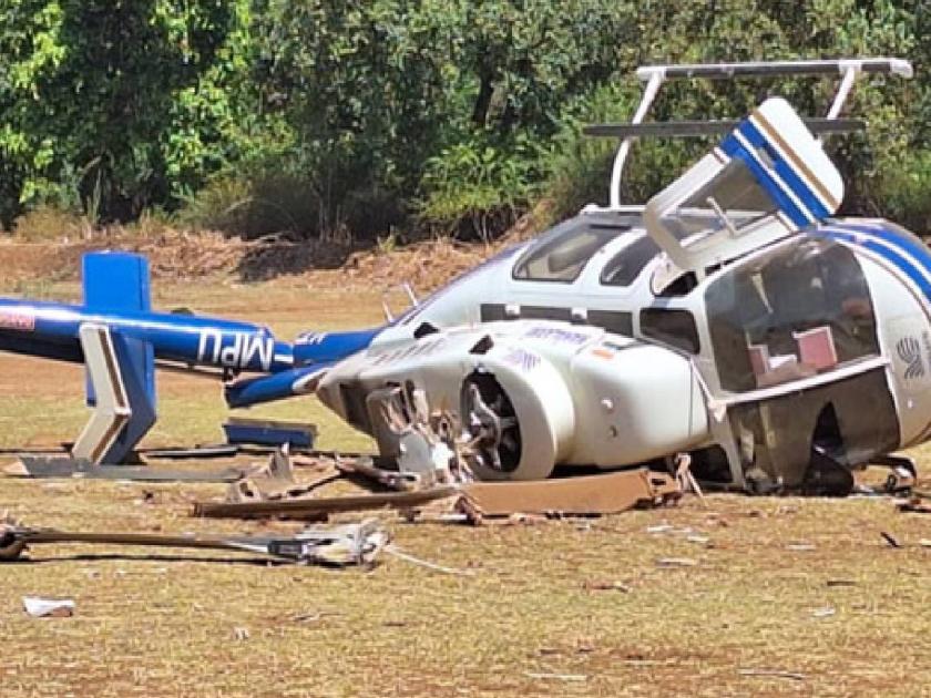 First helicopter crash in this election Accident at Mahad, pilot slightly injured | या निवडणुकीतला पहिला हेलिकॉप्टर अपघात; महाड येथील दुर्घटना, पायलट किरकोळ जखमी
