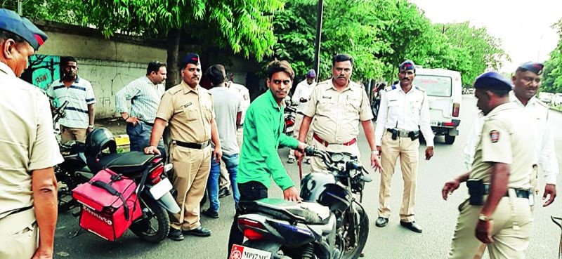 Without Helmet : Action against 248 drivers in Nagpur | विना हेल्मेट : नागपुरात २४८ चालकांवर कारवाई