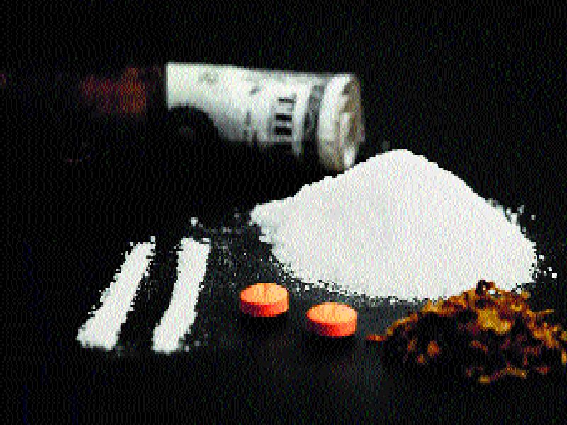 Three kg of heroin seized at international airport | आंतरराष्ट्रीय विमानतळावर तीन किलो हेरॉईन जप्त