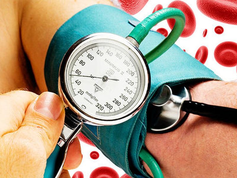 Why High blood pressure ignored in young adults | 'या' कारणांनी तरुणाईमध्ये वाढते हाय ब्लडप्रेशरची समस्या, जाणून घ्या लक्षणे