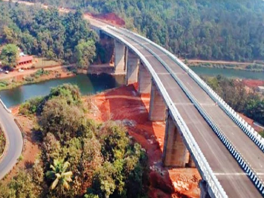 Work on the highest bridge on the river Arjuna near Rajapur has been completed in the four laning of the Mumbai Goa highway | अर्जुना नदीवरील सर्वात उंच पूल वाहतुकीसाठी सज्ज, या पुलामुळे ११ धोकादायक वळणे कमी झाली
