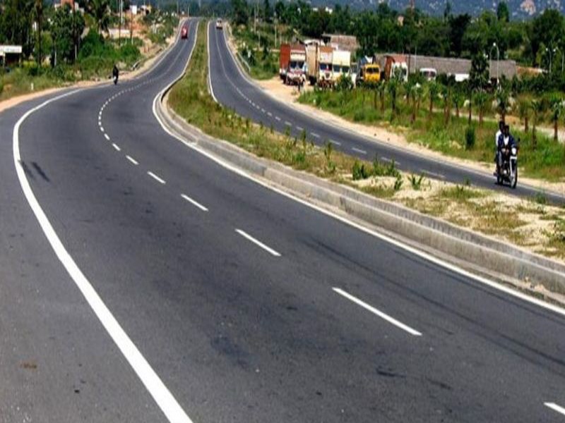 Maharashtra got 219 National Highways, efforts by Ministry of Road Transport and Highways to speed up the works | महाराष्ट्राला मिळाले २१९ राष्ट्रीय महामार्ग, कामे लवकर होण्यासाठी रस्ते परिवहन व महामार्ग मंत्रालयाकडून प्रयत्न