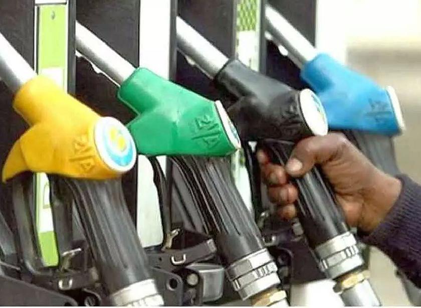 35 private petrol pumps closed due to supply stoppage in amravati amid fuel price hike | क्रूड ऑइल दरात वाढ, इंधन पुरवठा नाही; अमरावतीतील ३५ खासगी पेट्रोलपंप बंद