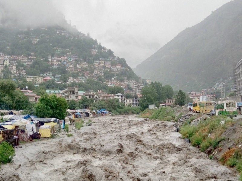 Himachal Pradesh floods Went on a tour and got caught in a deluge 11 tourists Pune | Himachal Pradesh floods: पर्यटनासाठी गेले अन् महापुरात अडकले; पुण्यातील ११ पर्यटकांचा समावेश