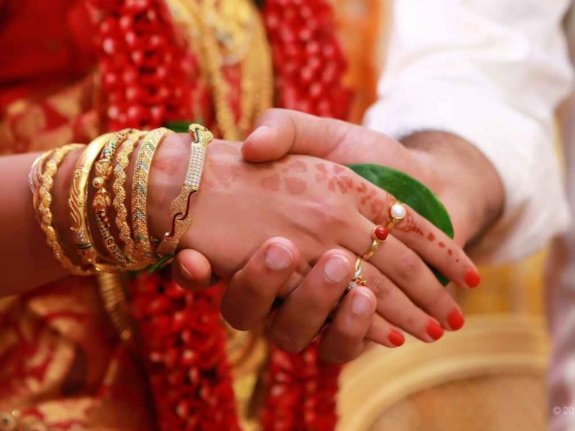 Will marry only if u accept Hindu religion | धर्मांतर केलंस तरच लग्न करेन; हिंदू तरुणीची मुस्लिम प्रियकरासमोर अट