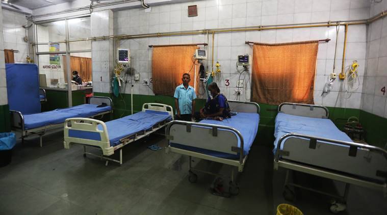 58% beds in Mumbai Municipal Hospital, Kovid Center | कोरोना जातोय... महापालिका रुग्णालयाच्या कोविड सेंटरमधील ५८ टक्के खाटा रिकाम्या