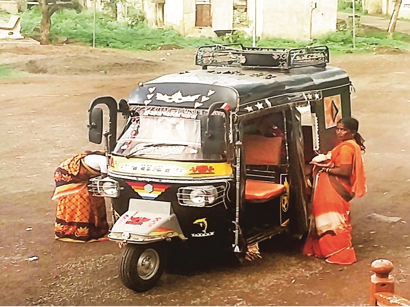 ambulance not reached on time; women give birth of child in autorickshaw | रुग्णवाहिका न आल्याने मातेने ऑटोरिक्षात दिला बाळाला जन्म
