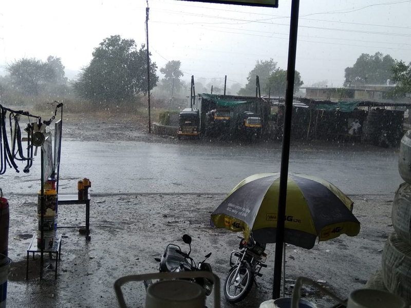 Rains in Varanga Phata area of Hingoli | हिंगोलीत वारंगा फाटा परिसरात जोरदार पाऊस