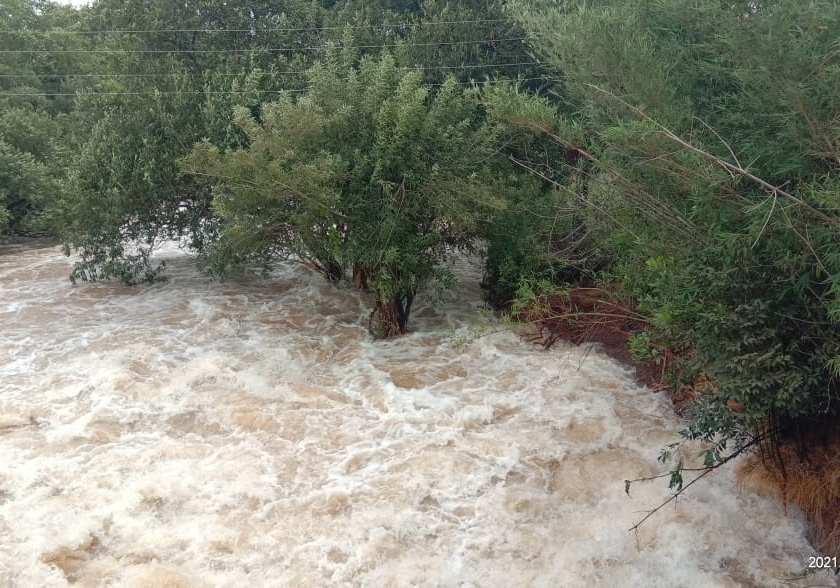 Excessive rainfall in Kitwade, Ghatkarwadi area of Ajra taluka | आजरा तालुक्यात अतिवृष्टी, हिरण्यकेशी नदीचा बदलला प्रवाह