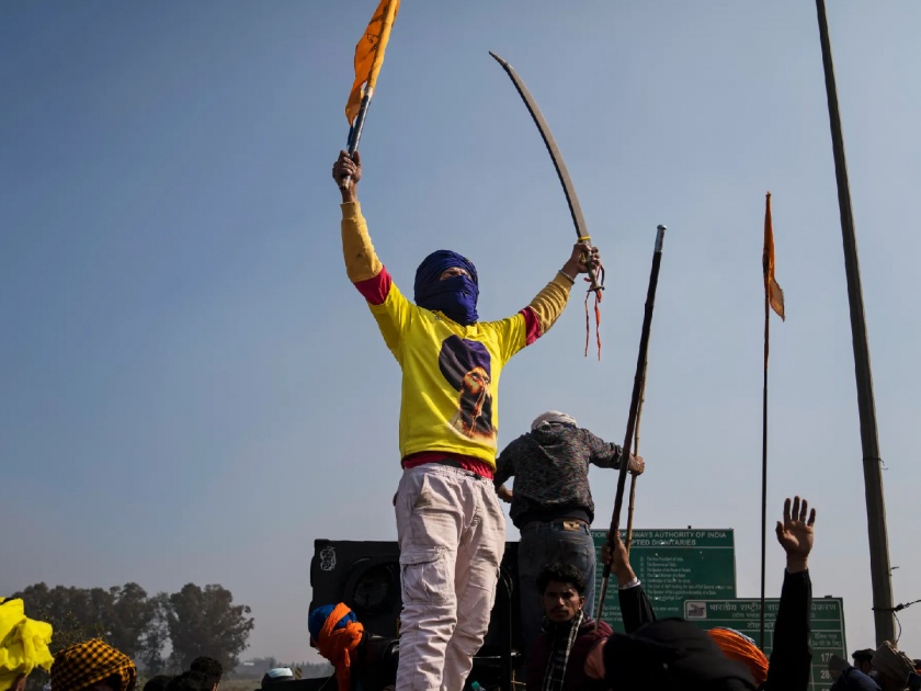 Who does a peaceful protest with a sword in hand?; chandigarh High Court's displeasure over farmers' agitation | हातात तलवार घेऊन शांततेत आंदोलन कोण करतं?; हायकोर्टाची शेतकरी आंदोलनावर नाराजी