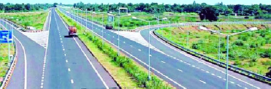 National Highway Pits Released | राष्ट्रीय महामार्ग खड्डेमुक्त करण्याचे काम सुरू