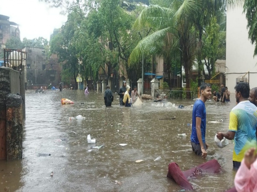 Flood situation in Mira Bhayander People's anger on municipal administration | मीरा भाईंदरमध्ये पूरस्थिती; महापालिका प्रशासनावर लोकांचा संताप 