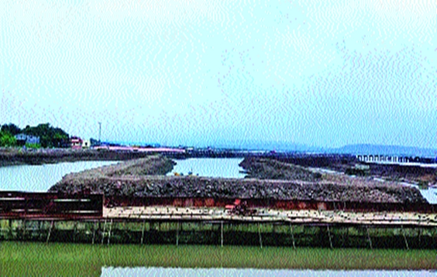 The Karanja fishing port, which has been stranded for eight years, is completed in six months | आठ वर्षांपासून रखडलेले करंजा मच्छीमार बंदर सहा महिन्यांत पूर्ण