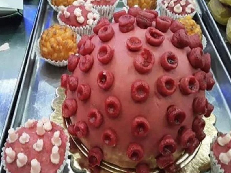 sweets that look like corona virus are being sold in kolkata market sna | Corona sweet : आता भारतीय बाजारात आलीये 'कोरोना मिठाई', चव चाखण्यासाठी होतेय लोकांची गर्दी