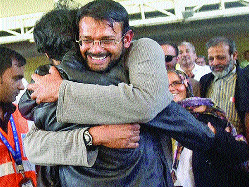 'My son returned', Hameed returned to Mumbai from prison in Pakistan | 'मेरा बेटा वापस आ गया', पाकिस्तानच्या कैदेतून मुंबईत परतला हमीद