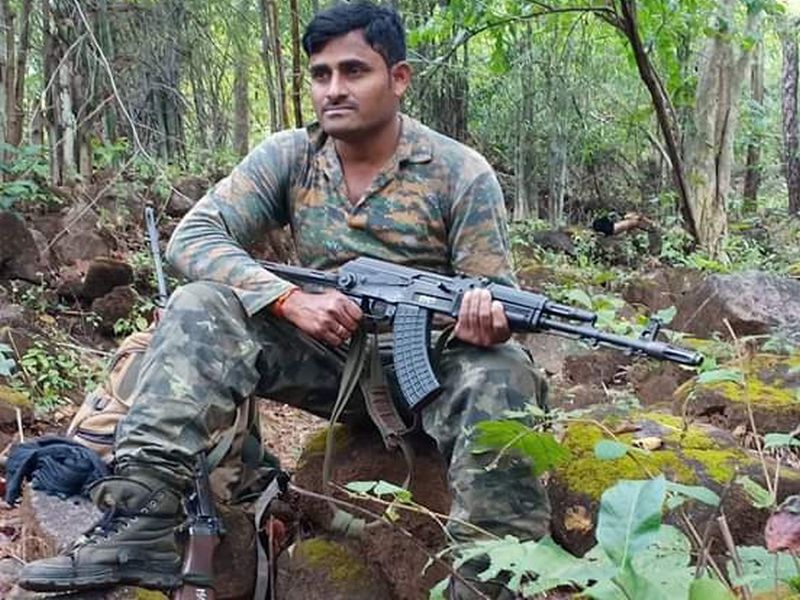 Santosh Shahid of Hingolikar in Naxal attack, three policeman of Bhandara death in naxal attack | नक्षली हल्ल्यात हिंगोलीकरांचा संतोष शहीद तर भंडाऱ्यातील तिघांना वीरमरण
