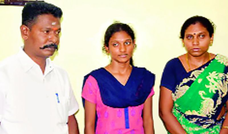 Expenditure incurred for 5 lakh poor during lockdown , tamil girl | शिक्षणासाठी जमवलेले ५ लाख रुपये लॉकडाऊनच्या काळात गरिबांसाठी केले खर्च