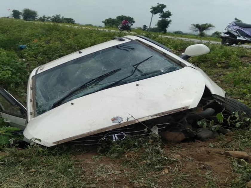 Two killed in overturned passenger car accident | भरधाव प्रवासी कार उलटल्याने दोनजणांचा मृत्यू 